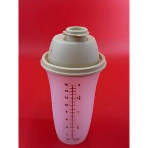 Tupperware Quick Shake Shaker Mixer 16 oz Tan Lid Salad Dressing Mix #844